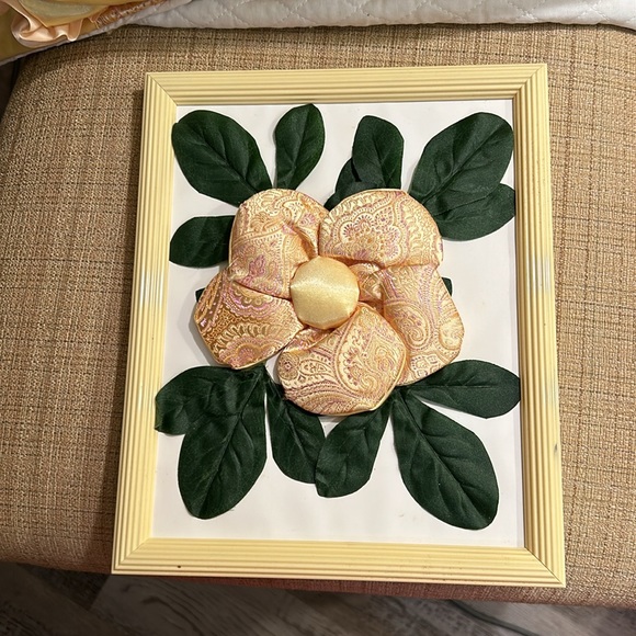 Satin Baby patchwork Quilt with matching pillow and floral picture frame - Picture 5 of 6